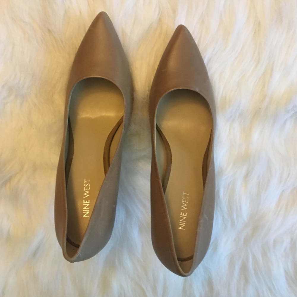 🆕NWOT Nine West Nude Pumps